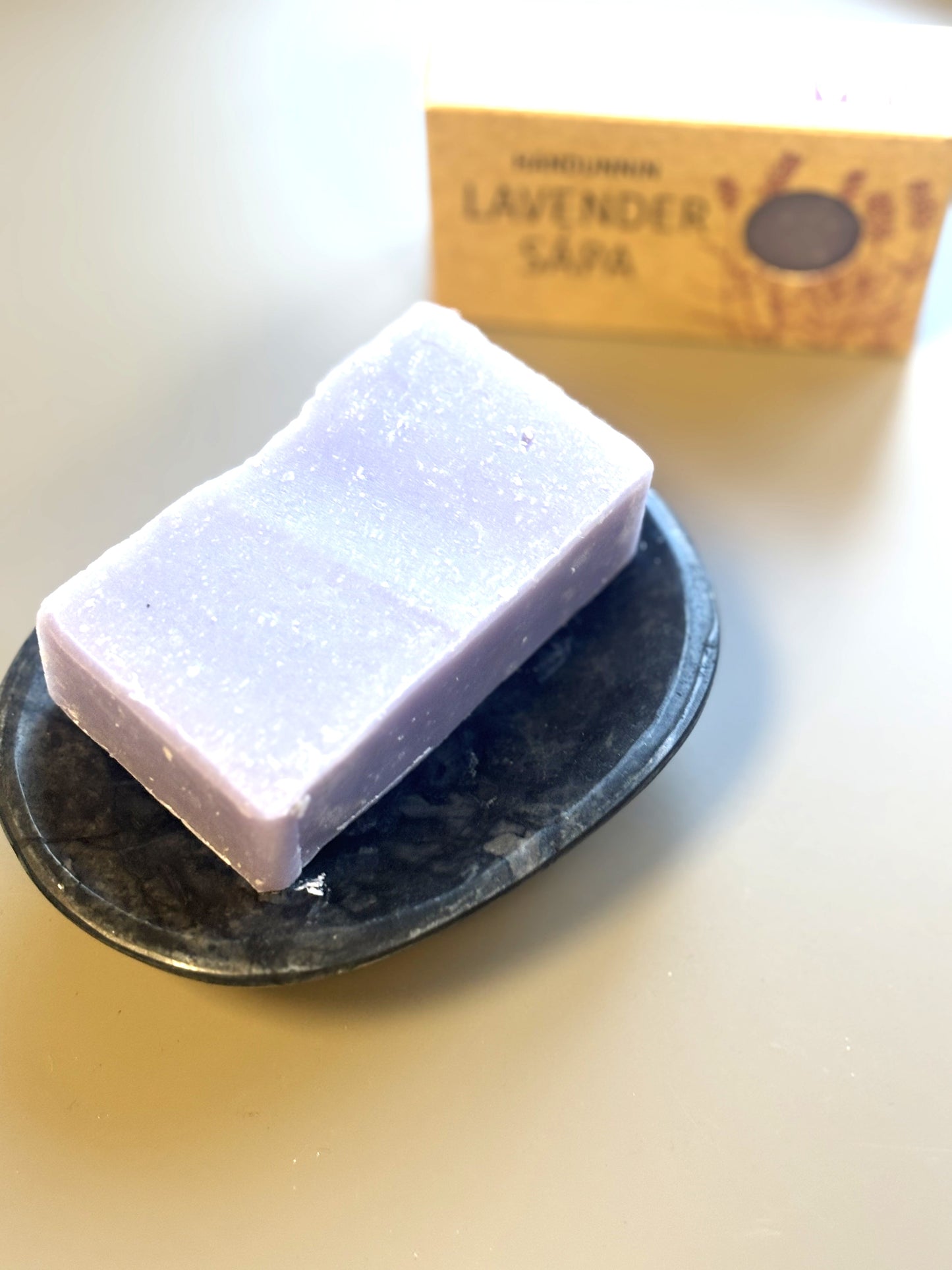 Sápudiskur úr marmara - dökk grár