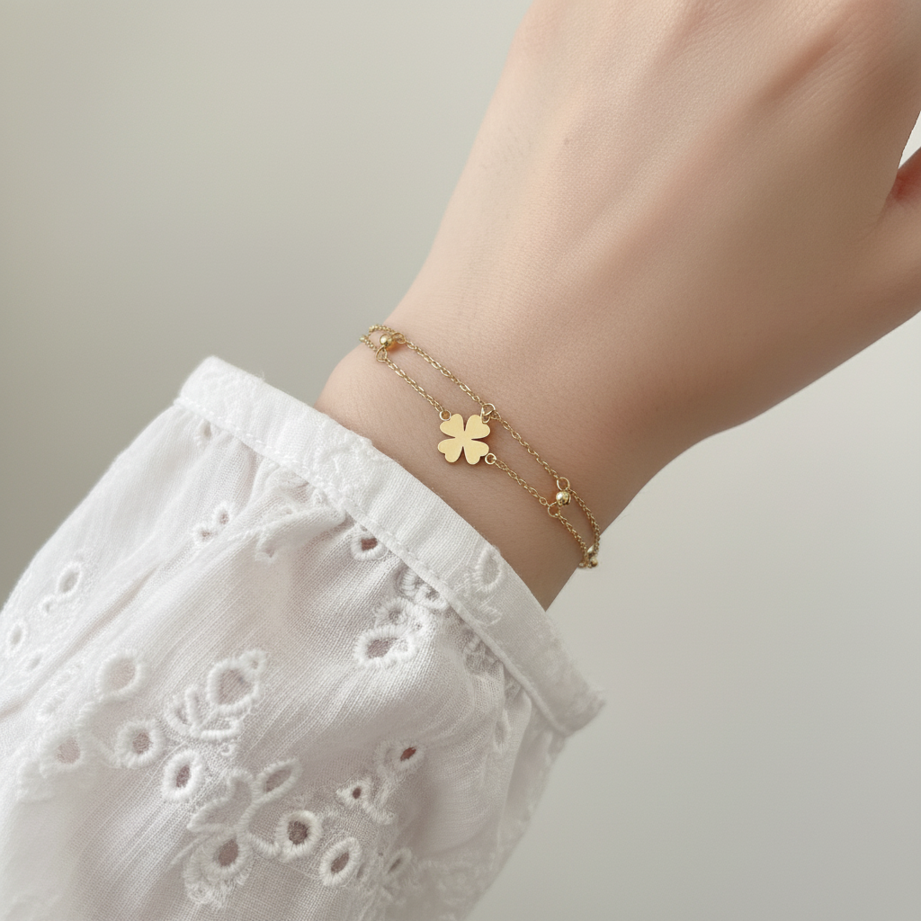 Gyllt fjögurra blaða smára armband