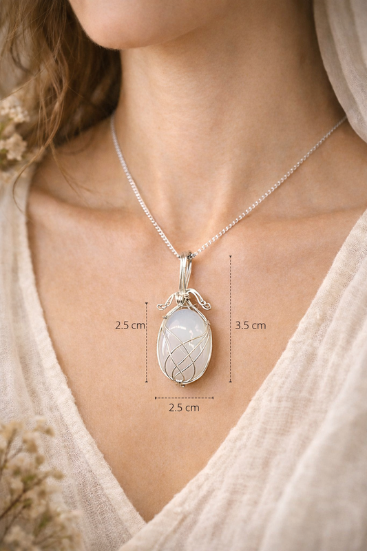 Hálsmen með opalite stein